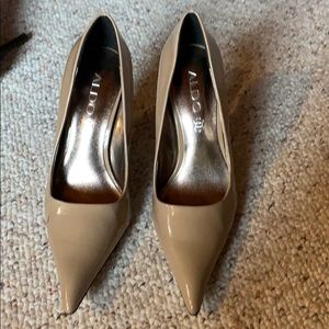 Beige patent heels